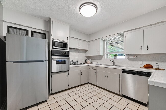 Building Photo - 5114 Beechnut St
