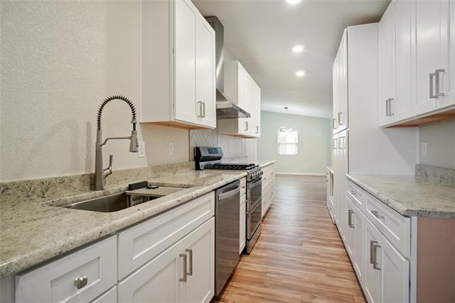 Building Photo - 902 Jardin Dr