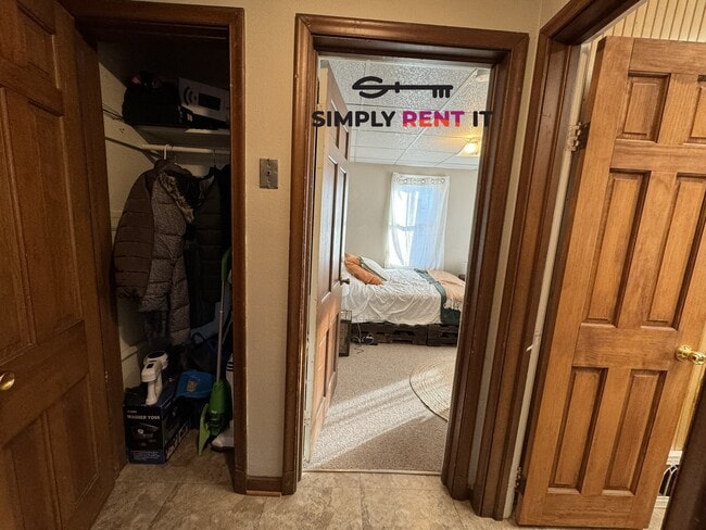 Building Photo - 4 Bedroom On Campus with Free Parking Aug ...