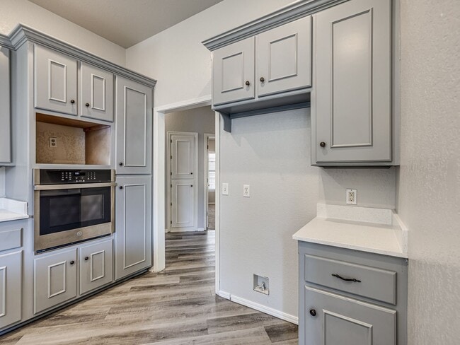 Building Photo - Beautifully remodeled home in Edmond + Edm...