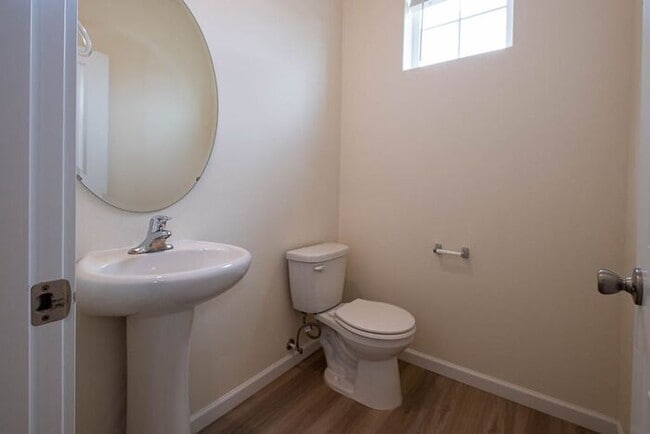Building Photo - Spacious Newer Home Ready for Move IN