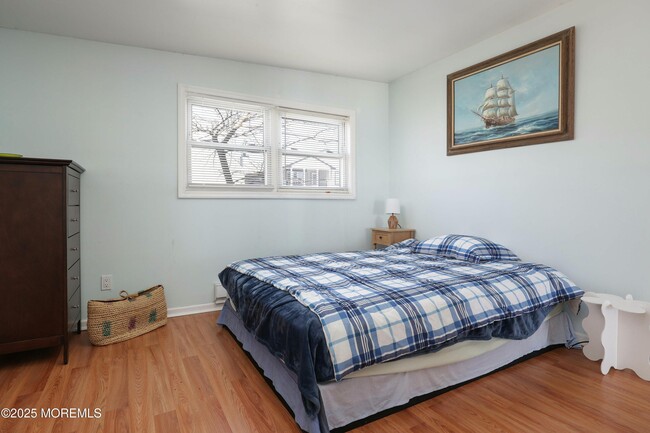 Building Photo - 44 Island Dr
