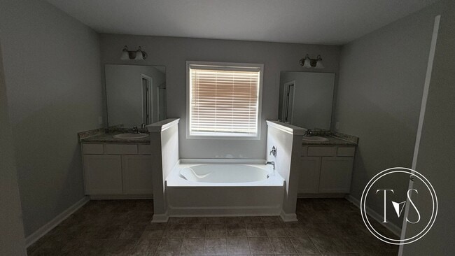 Building Photo - SUMMER MOVE-IN SPECIAL AND RATE DROP ALERT...