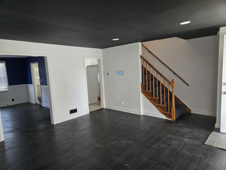 Building Photo - 3518 Elmora Ave