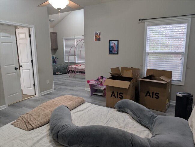 Building Photo - 4985 Hastings Terrace