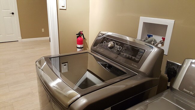 Building Photo - 3108 Aster St