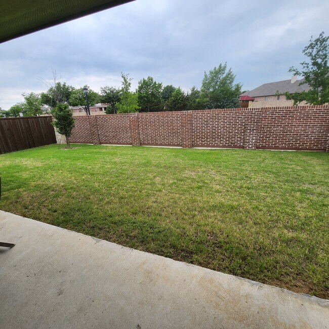 Building Photo - 1312 Carancho Dr