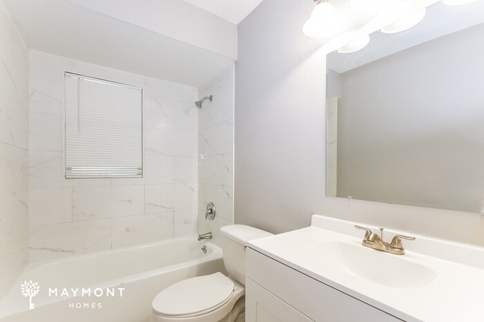 Building Photo - 1215 N Nowell St