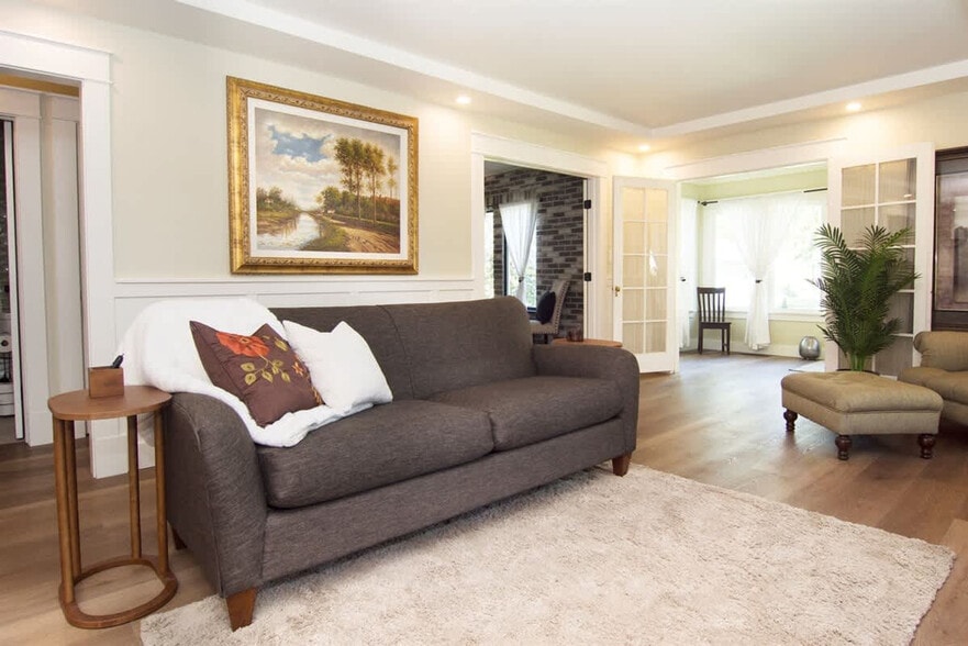 Building Photo - 1924 Cleveland Blvd