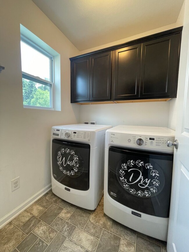 Building Photo - Three Bedroom Home in Kalamazoo