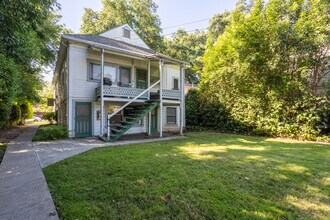 Building Photo - 812 W 1st St
