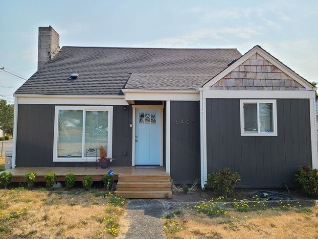 Primary Photo - Beautifully Updated South Tacoma 3 Bedroom