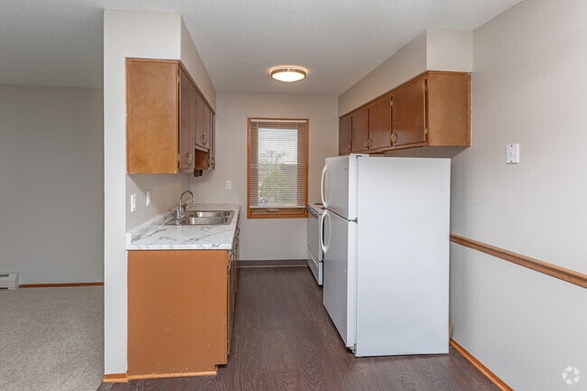 1BR, 1BA - 800SF - Larpenteur Manor Apartments