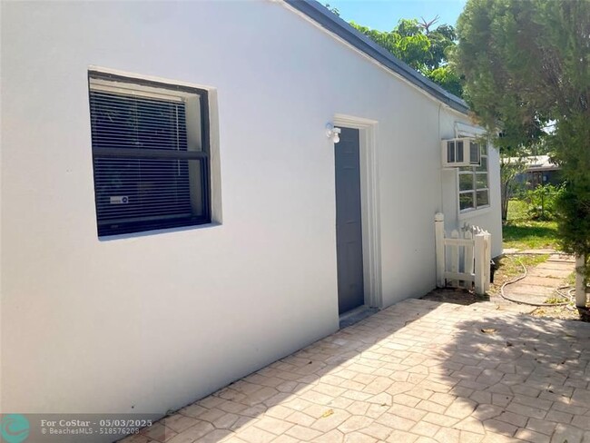 Building Photo - 3630 SW 46th Ave
