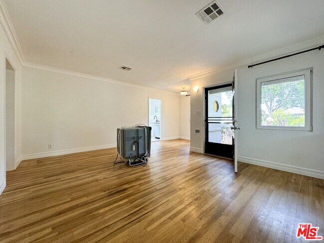 Building Photo - 1116 Chelsea Ave