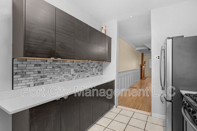 Building Photo - 430 W 23rd St