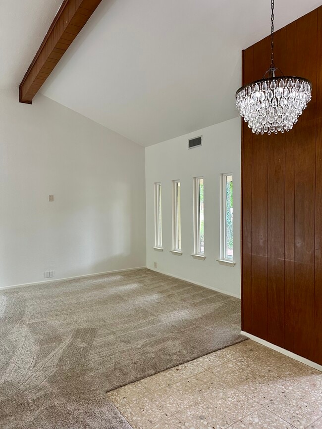 Building Photo - 1616 Aldridge Dr
