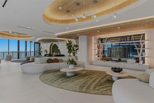 Building Photo - 711 NE 23rd Terrace