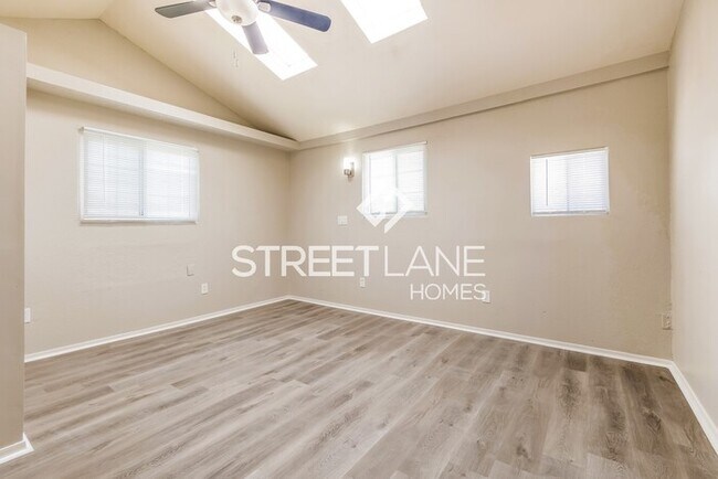Building Photo - REDUCED!