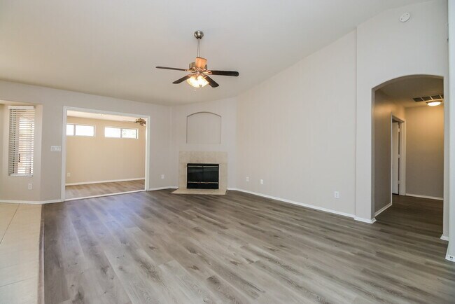 Building Photo - 1620 E Golden Ln