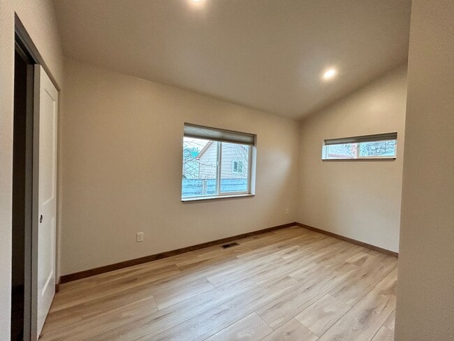 Building Photo - Brand New, Energy Efficient, 2 Bed, 1 Bath Home in Hamilton