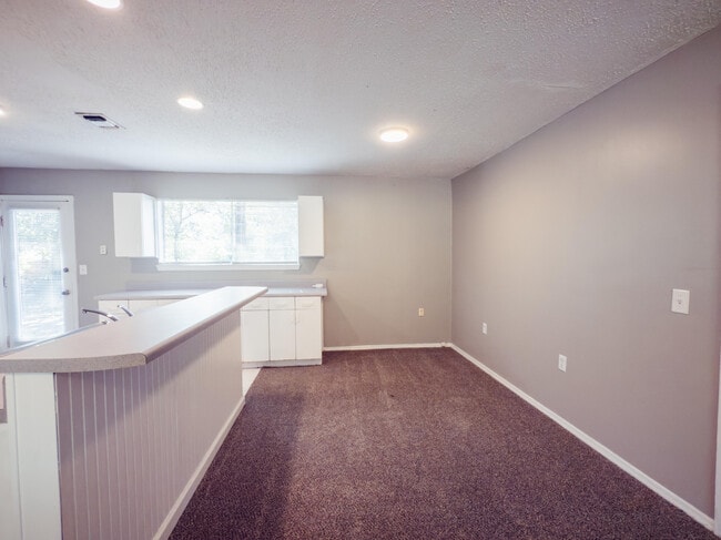 Building Photo - 201 Amellia Pl