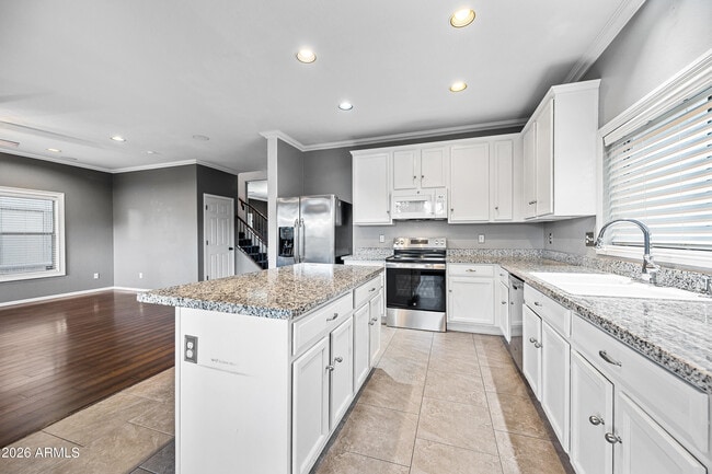 Building Photo - 10923 W Elm St