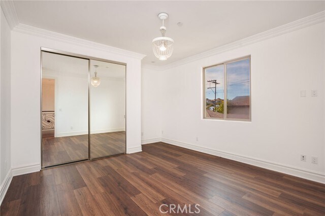 Building Photo - 2005 Robinson St