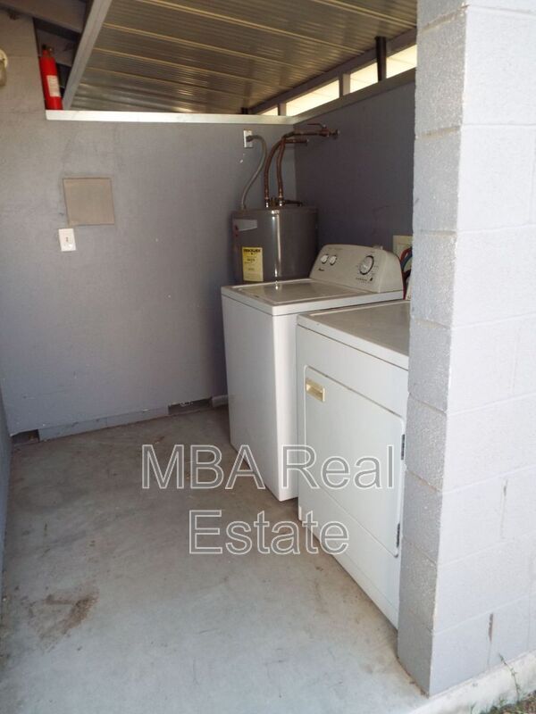 Building Photo - 917 E Dunlap Ave