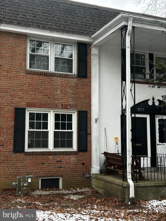 Building Photo - 205 Sycamore Rd