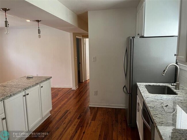 Building Photo - 817 NE 37th St