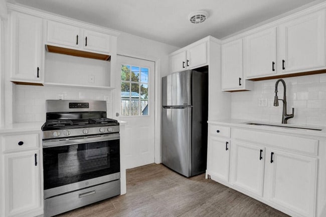 Building Photo - 1511 NE 32nd Ct