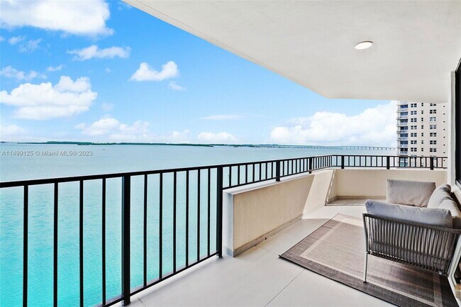 Primary Photo - 520 Brickell Key Dr