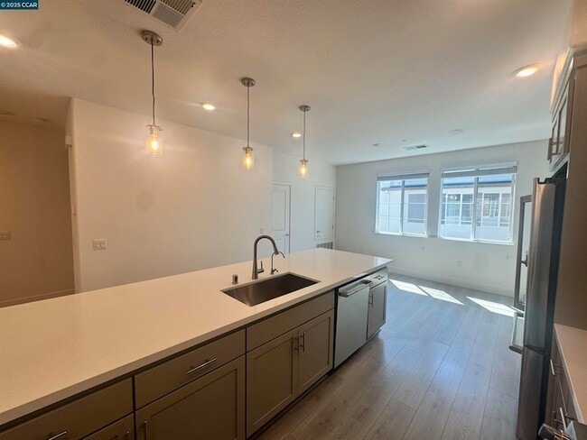 Building Photo - 725 Delve Ct