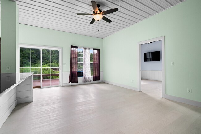 Building Photo - 7795 Loches Rd