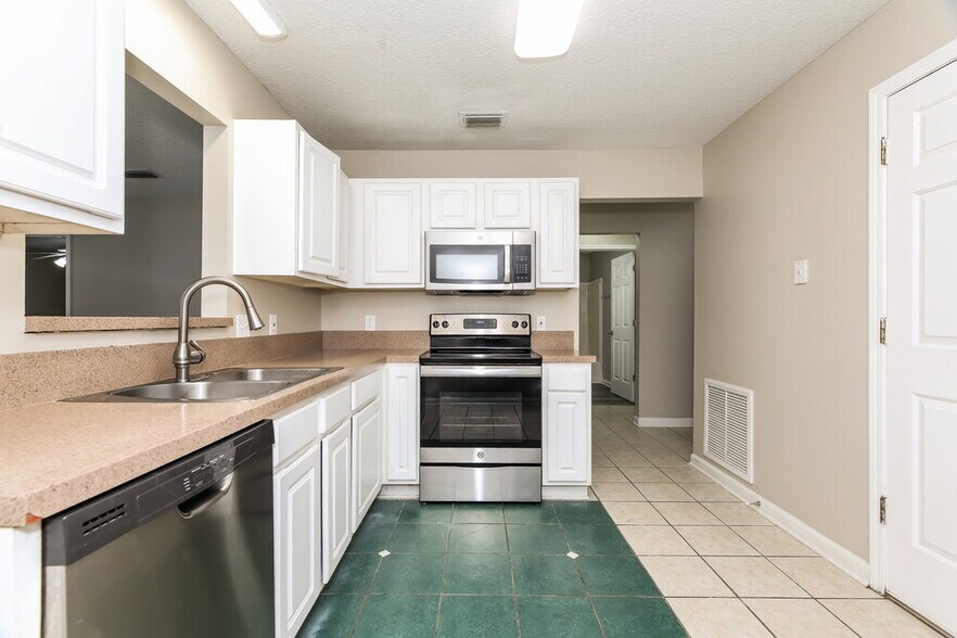 Building Photo - 416 S 13th Terrace