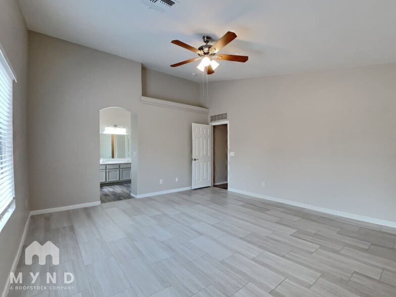 Building Photo - 11806 W Camino Vivaz