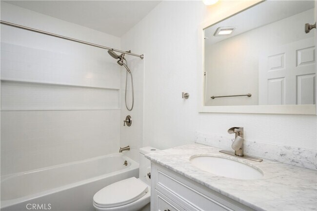 Building Photo - 8608 Oakthorn Cir