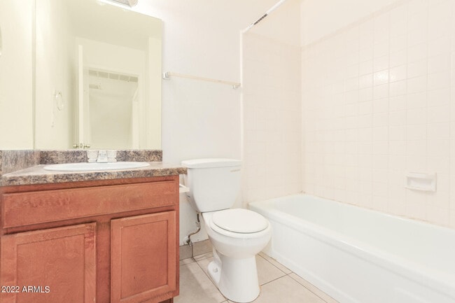 Building Photo - 2415 W Greenway Rd