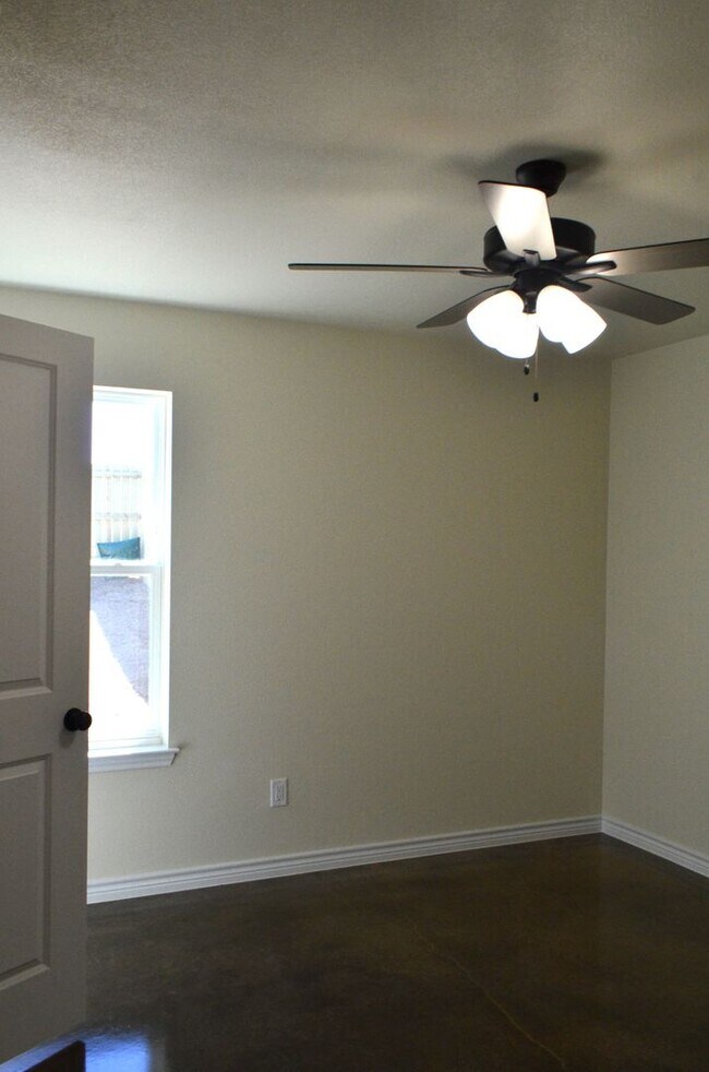 Building Photo - 1007 Cline Dr
