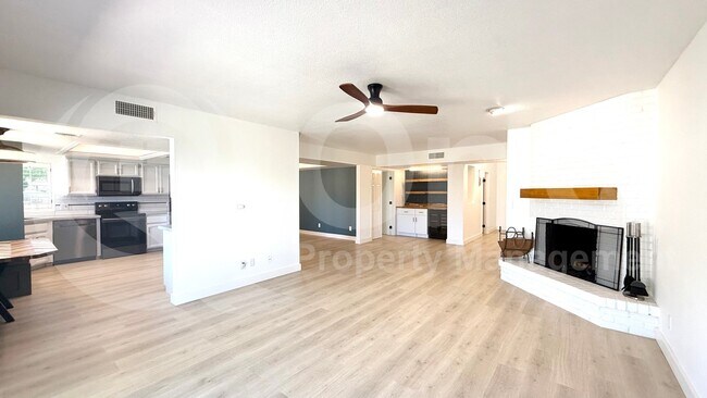 Building Photo - 6240 E Kelton Ln