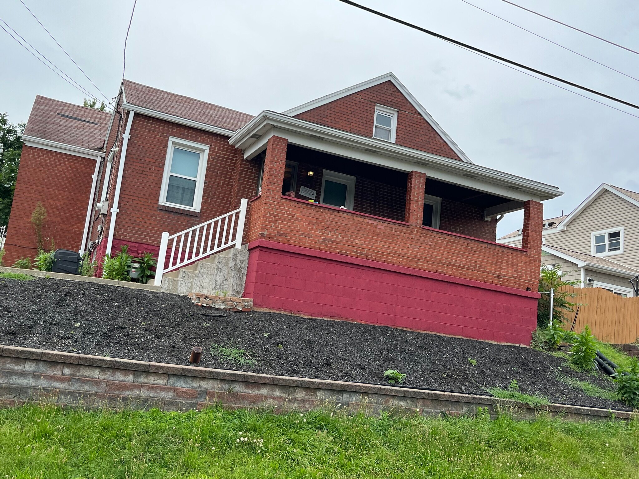 Building Photo - 703 Laura St