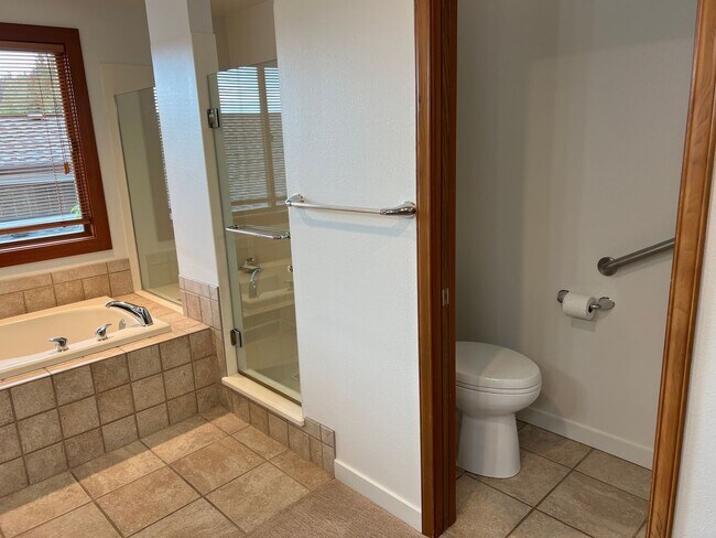 Building Photo - 1120 West Lake Sammamish Pkwy NE