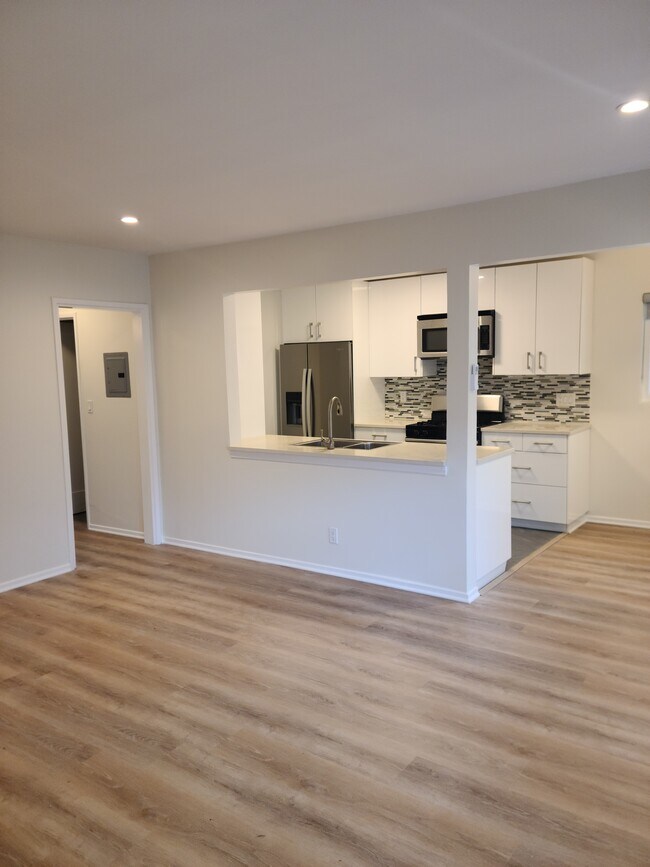 Building Photo - 734 Ashland Ave