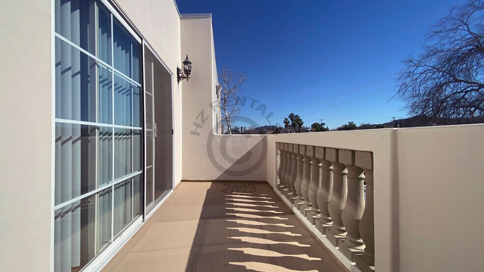 Building Photo - 12140 Moorpark St