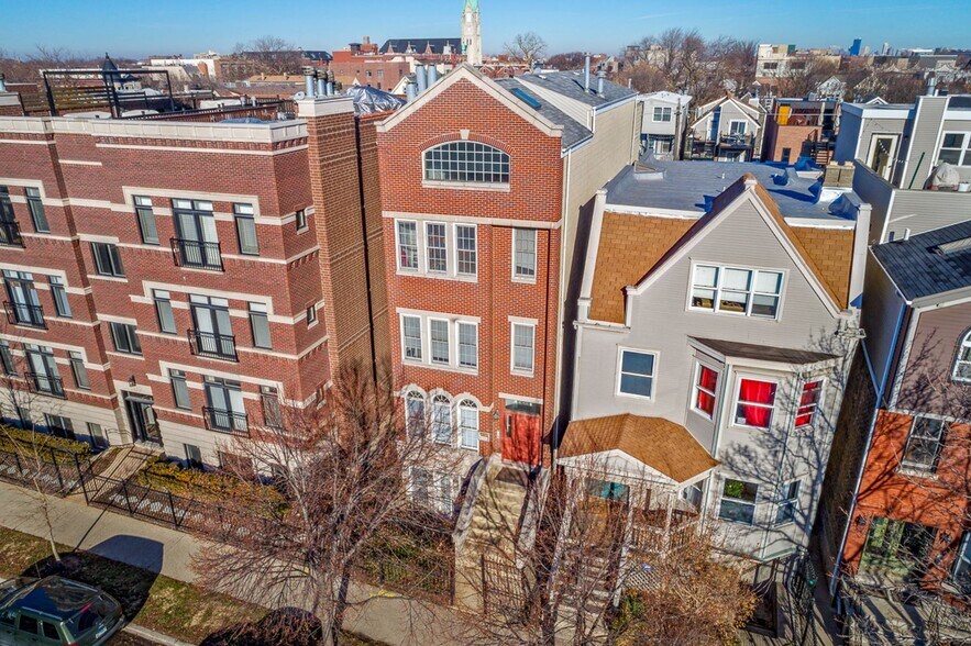Building Photo - 1324 W Diversey Pky