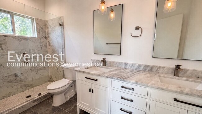Building Photo - 3 Bed/2.5 Bath Home with Fenced Yard / Pet-Friendly / Available Now!