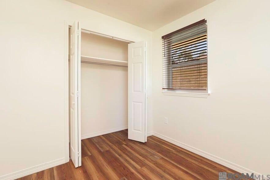 Building Photo - 911 Hatchell Ln