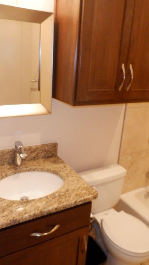 Building Photo - Furnished! 2 bed / 1 bath Condo  North End of Town