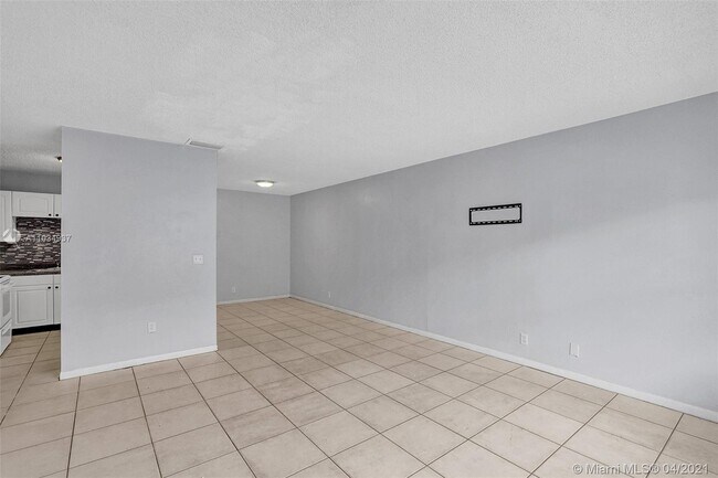 Building Photo - 5316 NW 24th Ct